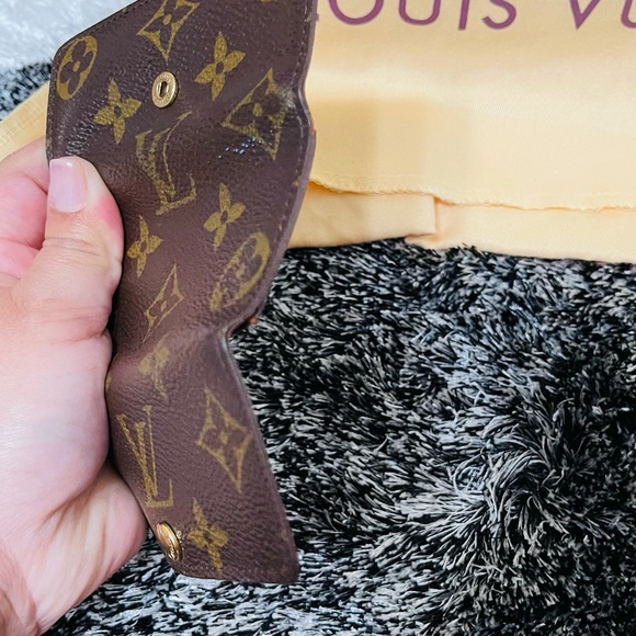 Louis Vuitton 4 key holder - Picture 6 of 7